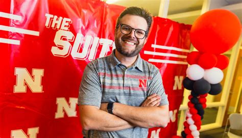 Nelson helps new Huskers feel at home .
